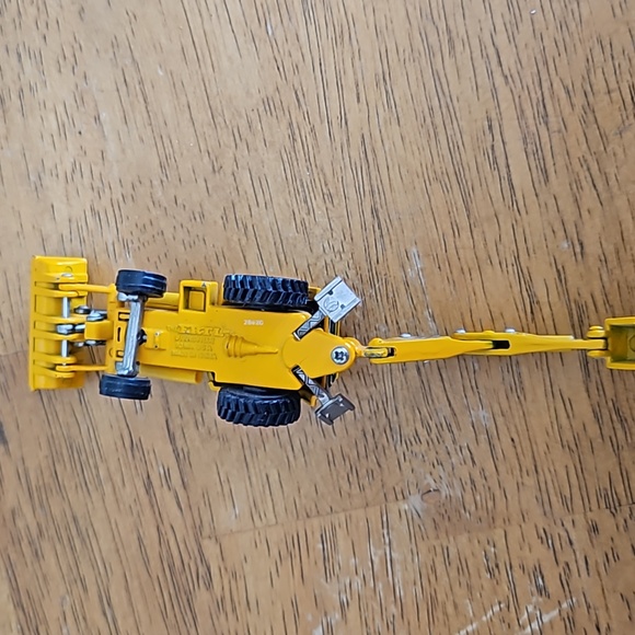 John Deere Backhoe by Ertl - Picture 6 of 8